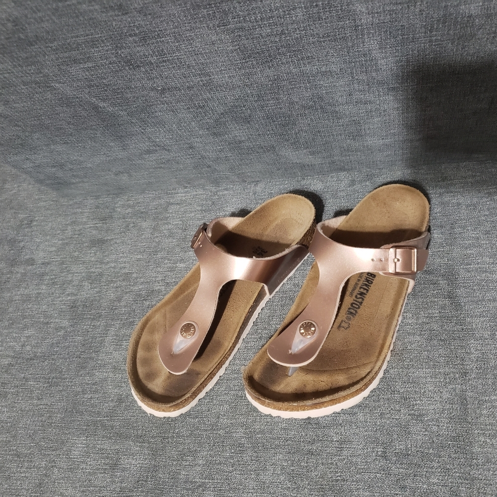 Kids rose gold Birkenstocks